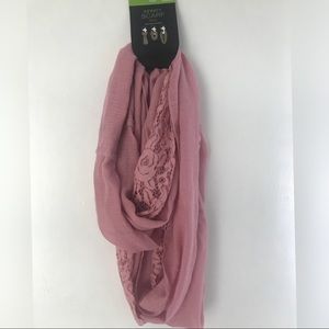 Woman’s Infinity Scarf Pink